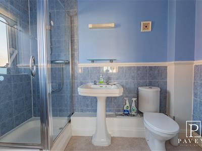 EN-SUITE SHOWER ROOM